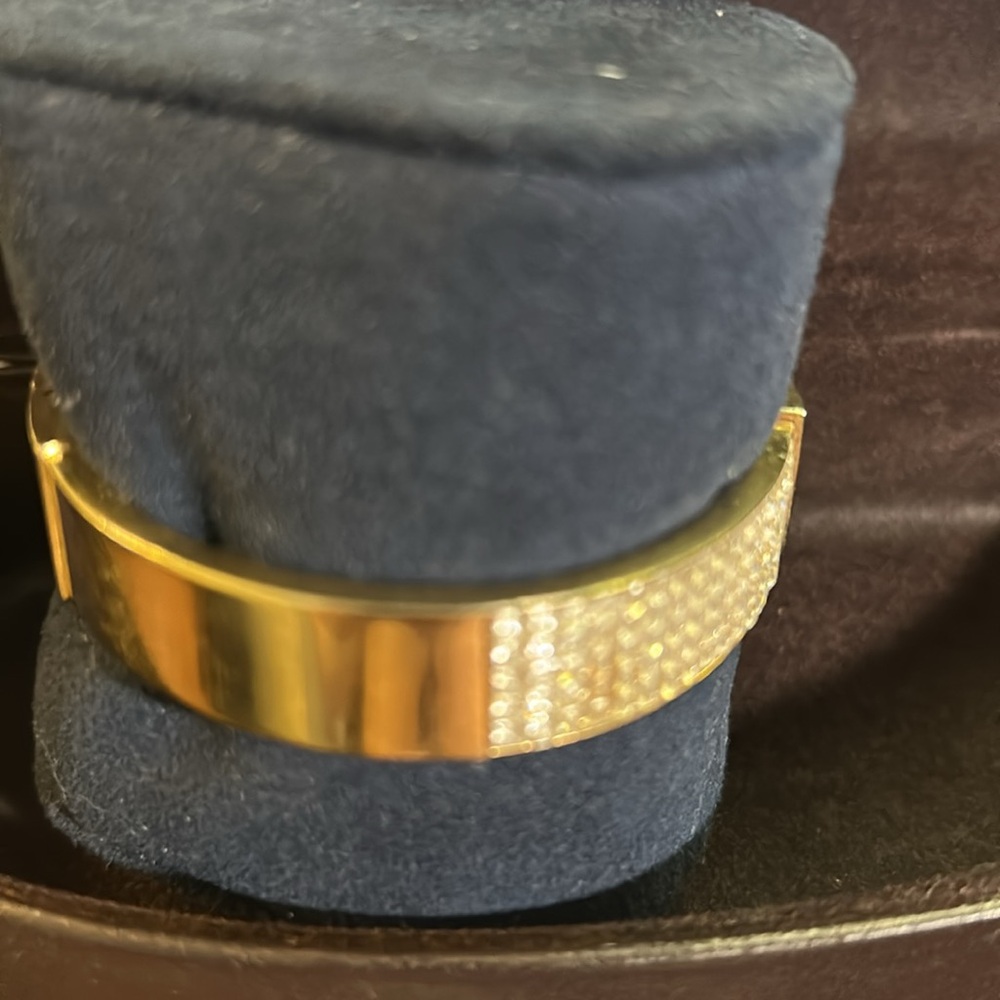 MICHAEL KORS GOLD plated  CRYSTAL STUD BANGLE‎ - Picture 6 of 6